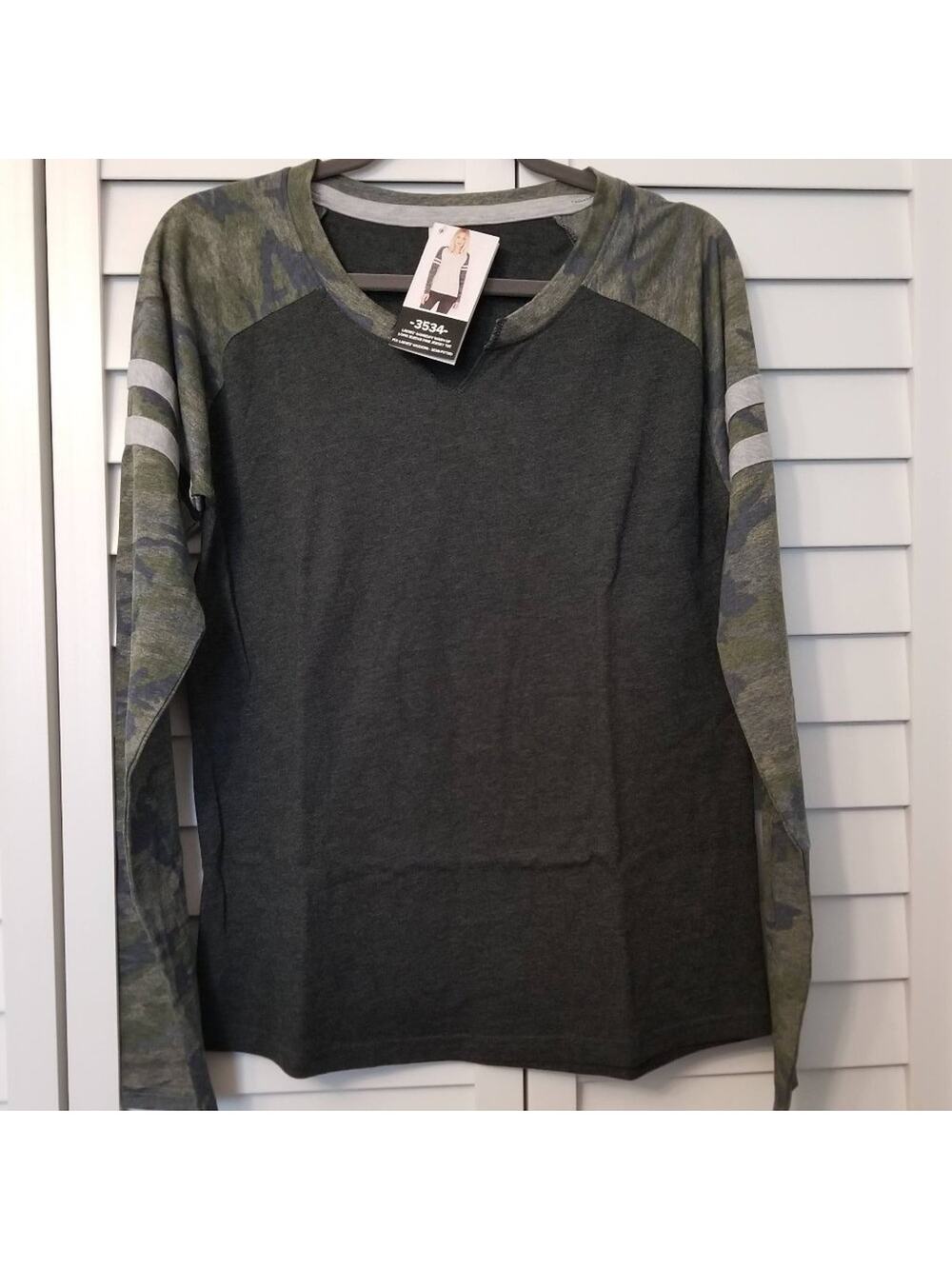 NWT L A T Live and Feel Ladies Long Sleeve T-shirt Size M Jersey Tee Semi Fitted